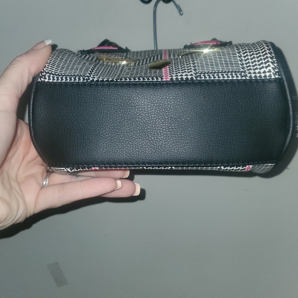 Betsey Johnson Black and Pink Cat Face Clutch - Picture 4 of 7